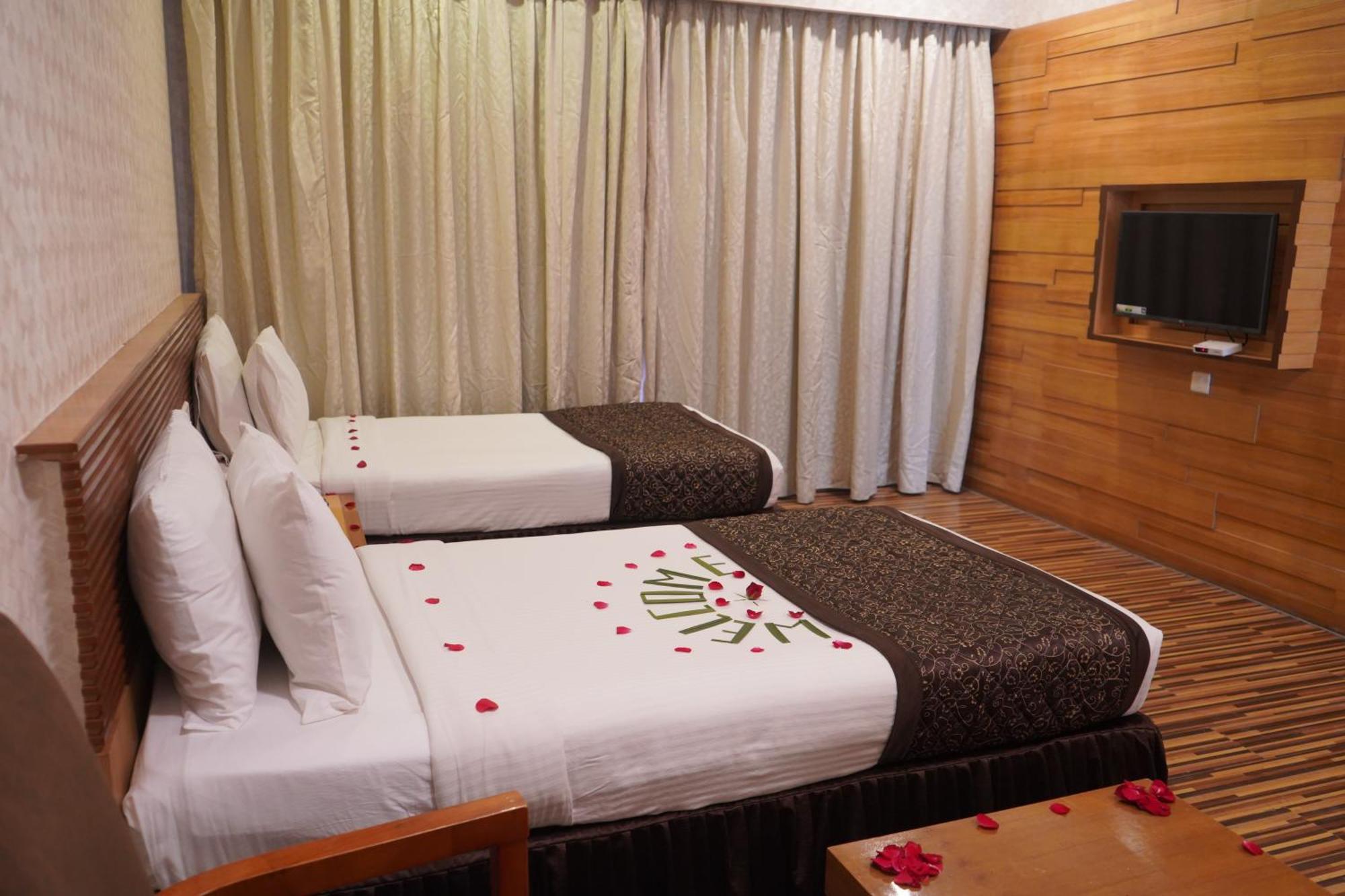 St Laurn The Spiritual Resort Shirdi Eksteriør billede
