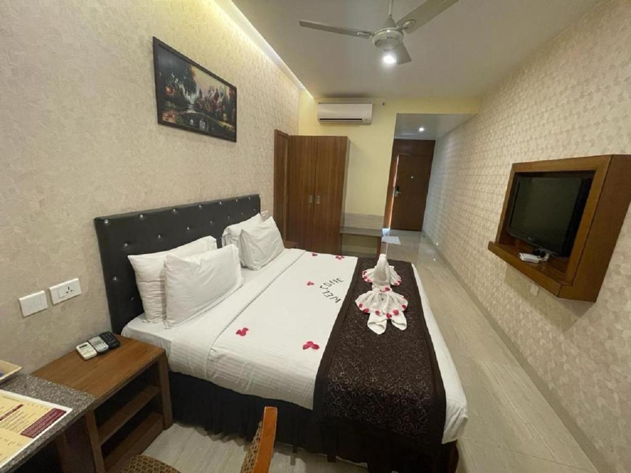 St Laurn The Spiritual Resort Shirdi Eksteriør billede