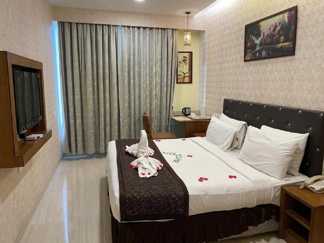 St Laurn The Spiritual Resort Shirdi Eksteriør billede