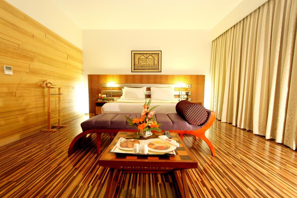 St Laurn The Spiritual Resort Shirdi Eksteriør billede