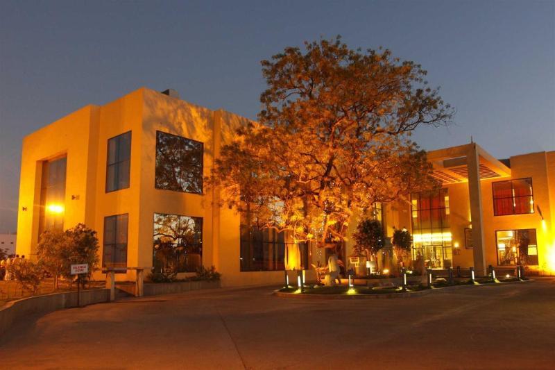 St Laurn The Spiritual Resort Shirdi Eksteriør billede